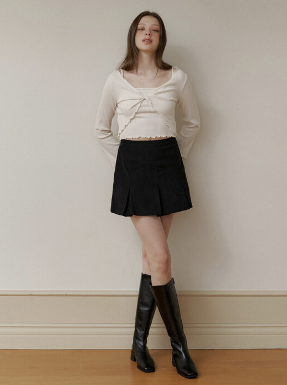 basic black semi pleats skirt